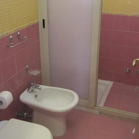 Lejlighedshotel Marina Di Carlino Tourist